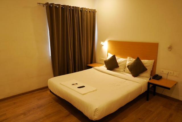 Treetops Inn Τσενάι Εξωτερικό φωτογραφία